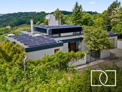 Alleinlage mit Panoramablick! Luxuriöse Architektenvilla mit Schwimmhalle und 7.847 m² Grundstück