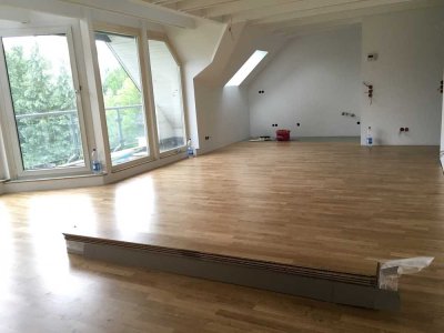 Charmante Maisonette-Dachgeschoss-Wohnung in Köln-Raderthal mit Süd-Balkon