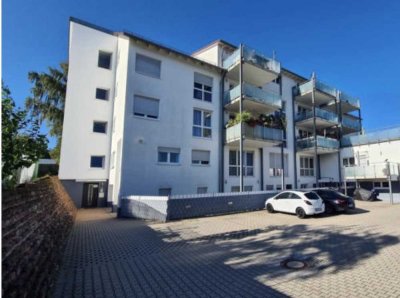 Neuwertige 5-Zimmer-Wohnung mit Terrasse und Gartenbenutzung  in Schömberg