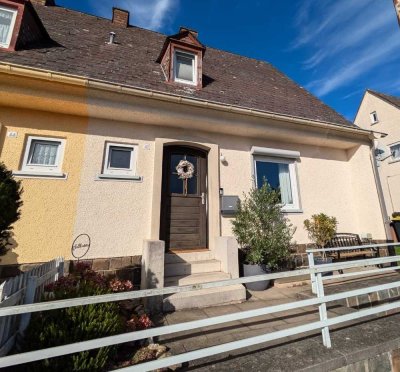 Ruhig gelegene Doppelhaushälfte mit 3 ZKB + WC