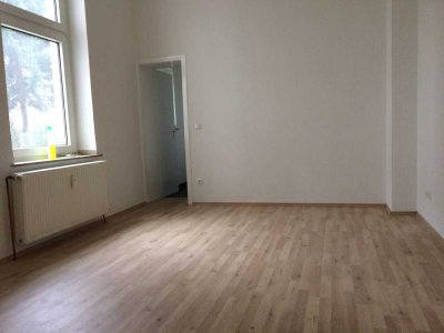 Schöne 2 Zimmer Altbau-Wohnung in Essen, große Wohnküche , neues Tgl.- Bad, neue EBK!