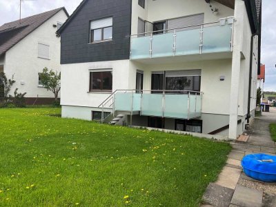 Helle, großzügige 4-ZW im 1. OG, Tageslichtbad, Balkon,  Stellplatz, Wohngebiet mit 1-2Familienhäuse