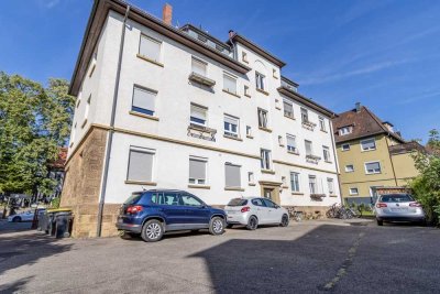 Charmantes 3-Zimmer-Altbaujuwel im Dachgeschoss – Kreatives Wohnen mit viel Potenzial!