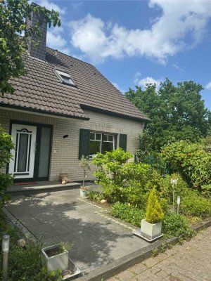 Zuhause in Leichlingen: Charmantes Haus mit Garten & Gestaltungspotenzial in toller Lage