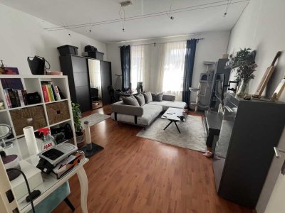 große 1 Zi Wohnung mit Küche