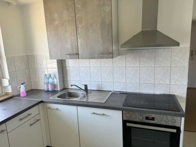 Teilmöbeliert & Geschmackvolle 2-Zimmer-Wohnung mit Balkon und EBK in Frankfurt am Main