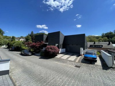 80er-Klassiker - neu interpretiert , edel mit Schiefer-Fassade in Blicklage