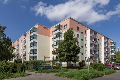 Für Senioren: Ruhige 2-Raum-Wohnung mit Balkon im Grünen!