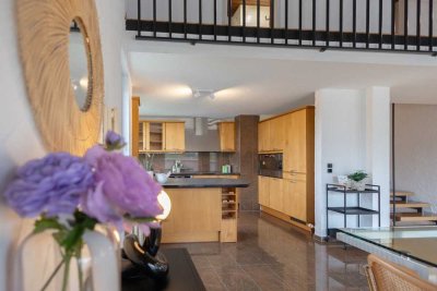 Geräumige, exklusive und gepflegte 4-Raum-Maisonette-Wohnung mit geh. Innenausstattung mit EBK