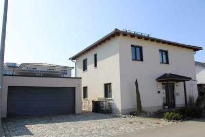 Neuwertiger Wohntraum mit großem Garten