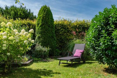 Schick renovierte 3-Zi-EG-Wohnung mit Garten, Hobbyraum und TG-Stellplatz