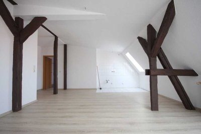 Bezugsfreie 2-Zimmer-Dachgeschosswohnung im beliebten Jahnschulviertel