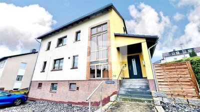 Umfangreich teilsaniertes Dreifamilienhaus mit Garage + PV Anlage und großem Garten