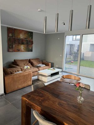 Modernes Mittelreihenhaus mit Garten und Garage in zentraler Lage in Burgdorf