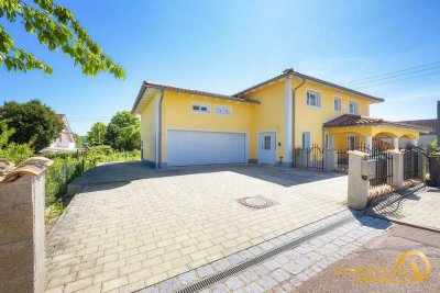 Modernes Einfamilienhaus mit großem Grundstück, Pool und Doppelgarage