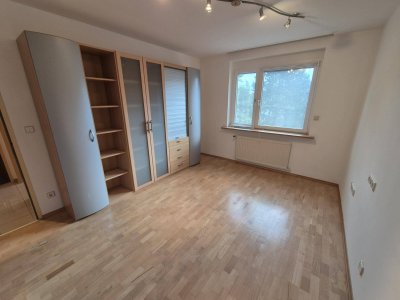 SEHR GEPFLEGTE 3 ZIMMER WOHNUNG MIT LOGGIA