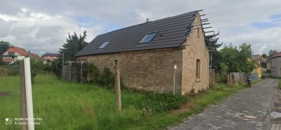 Kleines freistehendes Einfamilienhaus