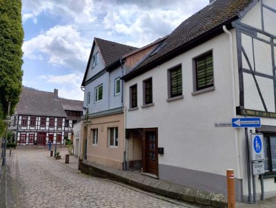 Geräumiges, günstiges Mehrfamilienhaus in Bodenwerder Zentrum