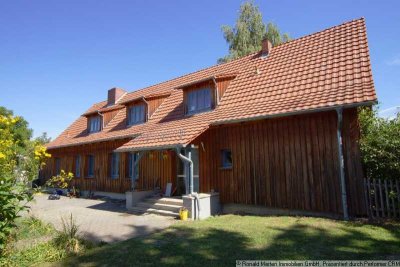 individuelles Wohnen und Arbeiten auf einem großen Grundstück