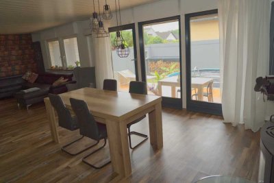 Exklusive Wohlfühloase mit Garten, Pool & Einliegerwohnung - Freistehendes Bungalow in ruhiger Lage