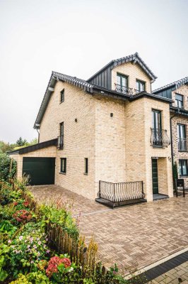 Architektonisches Meisterwerk in Dormagen-Nievenheim: Luxusdomizil mit Galerie und Vollausstattung