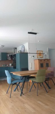 1200 € - 71 m² - 3.0 Zi.
wunderschöne ,ruhige 3 Zimmerwohnung für Gartenliebhaber.