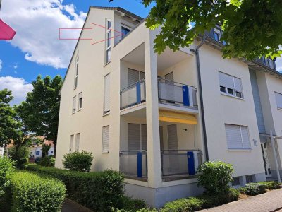 Sehr gepflegt --  6,6 m² gr. Balkon - Einbauküche - WG-geeignet - 2 PKW-Stellplätze