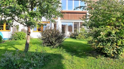 Außergewöhnliche, sonnige Gartenwohnung mit Wohn-Wintergarten!