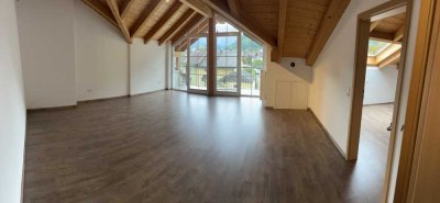 4-Zimmer-DG-Wohnung mit Balkon in Piding