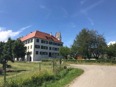 Das Zuhause für Ihre Familie! Schöne 4- Zimmer Whg. im Schloss Hirschlatt mit Naturnähe