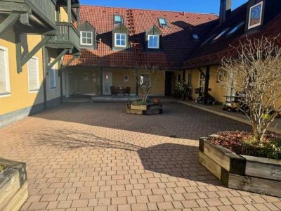 Großzügig wie ein Haus - ganz ohne Gartenarbeit, im ruhigen Innenhof