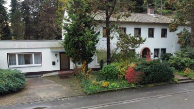 Herrschaftliches Zweifamilienhaus mit Traumgrundstück