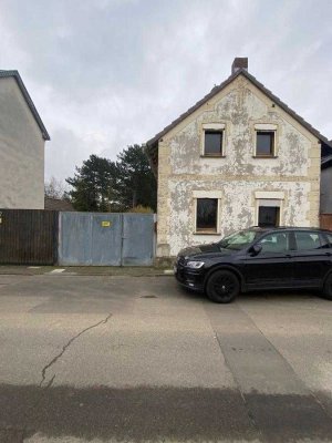 Provisionsfrei* Renovierungsbedürftiges Haus mit Grundstück ( Gesamtgröße 1209 QM)