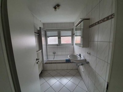 sehr sonnige, helle 4- Zimmer-Wohnung, großer Balkon, EBK, Einzelgarage in Schwieberdingen