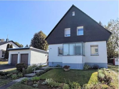 Modernisieren und Wohlfühlen. Einfamilienhaus auf großem Grundstück in schöner Lage von Odenthal.
