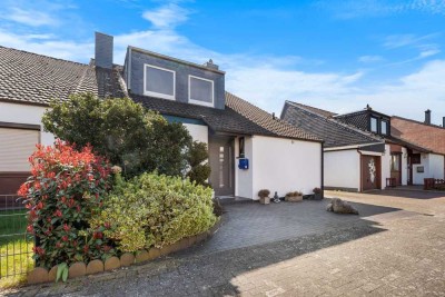 Familienfreundliches Wohnen – großzügige Doppelhaushälfte mit Garten, Garage und Carport