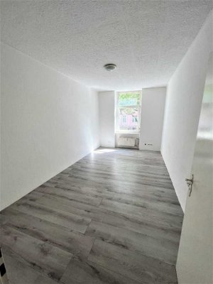 Gepflegte 2-Zimmer-Etagenwohnung in zentraler Lage.