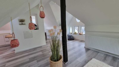 Exklusive Dachgeschosswohnung mit Loft-Charme, Einbauküche und Rundumblick – sofort bezugsfertig