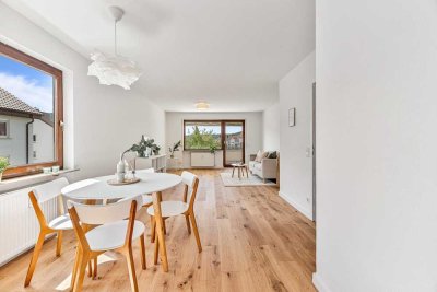 sofort frei: Attraktive 3-Zi-Wohnung mit Balkon und zwei Stellplätzen - neu renoviert
