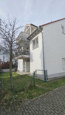 Exklusive, gepflegte 2-Raum-DG-Wohnung in Rosbach v. d. Höhe