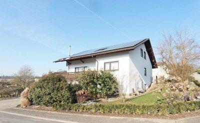 Hier bleiben keine Wünsche offen:
Einfamilienhaus in hervorragendem Zustand!