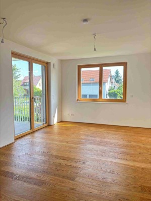großzügige, helle 2 Zimmer Wohnung mit Balkon und Blick ins Grüne_T19