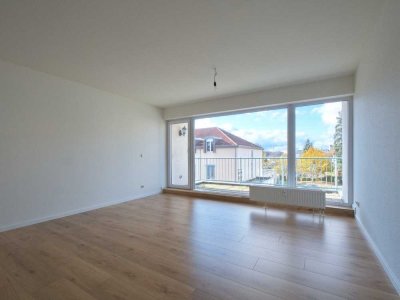 Neues Laminat - Wannenbad - Abstellraum -  Tiefgarage - 2 Zimmer Wohnung in Freiberg mieten