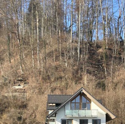 Exklusive, neuwertige 3-Zimmer-Wohnung mit 4 Balkonen und EBK in Wolfratshausen