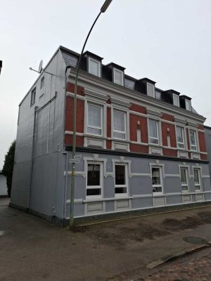 Zentral gelegen, Neu: Renoviert,Böden,Fenster & Einbauküche,inkl.KFZ Stellplatz,Wärmegedämmt