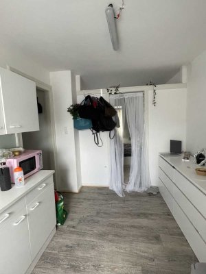 Helle 1,5 Zimmer Wohnung