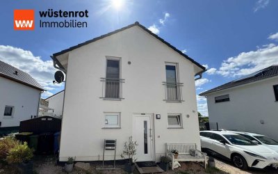 +++FRAMERSHEIM: NEUWERTIGES EINFAMILIENHAUS BJ 2022 IN RUHIGER FELDRANDLAGE+++