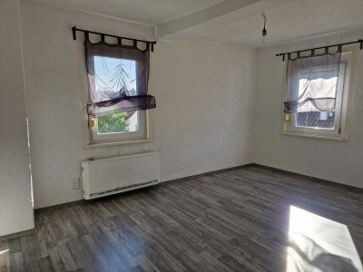 Maisonette-Dachgeschosswohnung mit Blick auf Schloss Kaltenstein – ab sofort zu vermieten