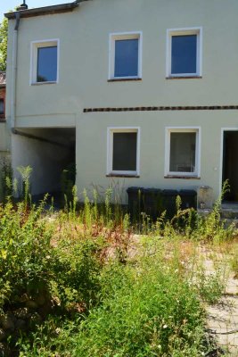 Top Dachgeschoss, Zweitezug n. Sanierung,moderne und schöne Ausstattung,Laminat,Isolierglasfenster