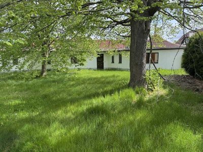 Einfamilienhaus im Bungalowstil in Ullersdorf zum Kauf | sanierungsbedürftig | mit Entwurfsplanung